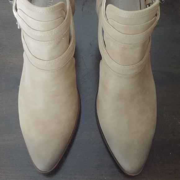 NEW 🌺 Charles David Naval Suede Booties - Picture 1 of 9